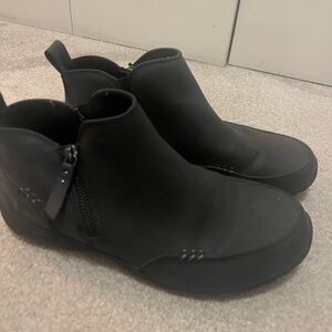 Women’s Skechers boots